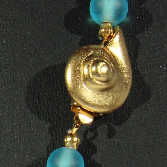 Vintage Museum Fine Arts Gold Tone Clasp Necklace w/ Blue & Green Sea Glass Bead - Picture 7 of 8